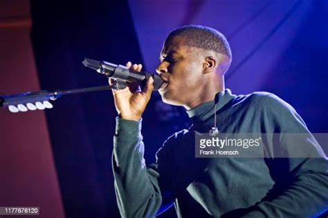 Daniel Caesar Performs In Berlin Photos And Premium High Res Pictures