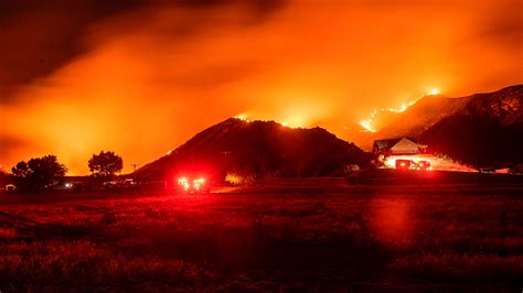 Waldbrände in Kalifornien Tausende fliehen vor den Flammen oe24 at