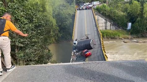 Impactante Se desploma puente vehicular del río La Vieja que