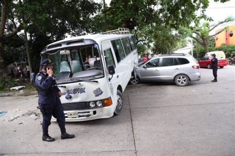 Nueve Pasajeros Heridos Al Chocar Bus Y Una Camioneta En Los Andes