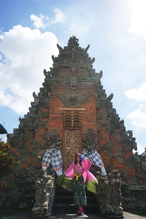 Hindu temple tour in Ubud! Balinese architecture, Uluwatu kecek fire ...