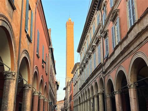 Bologna: Architecture of the Red City - Lions in the Piazza