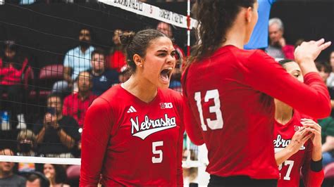 No 4 Nebraska Defeats No 5 Stanford In 4 Nebraska Volleyball