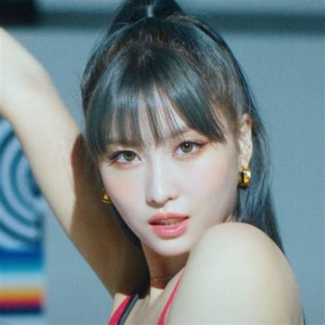 Twice Talk That Talk Momo In 2023 Hairstyles With Bangs Momo