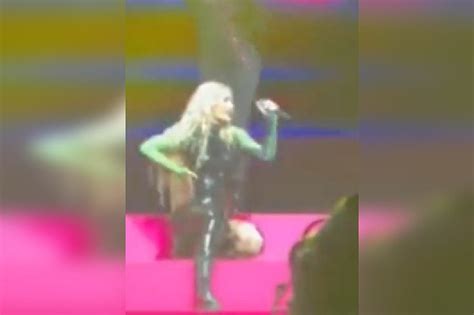 Iggy Azalea Forced To End Show In Saudi Arabia After Pants Split Xxl