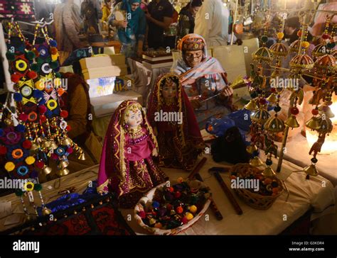 Lahore, Pakistan. 17th Apr, 2016. Pakistani citizens visit during Dachi ...