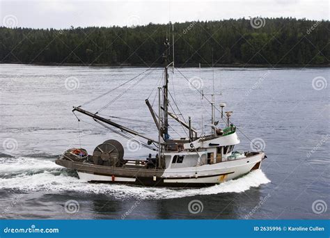 Barco Dos Peixes Da Rede De Seine Foto De Stock Imagem De Cerco