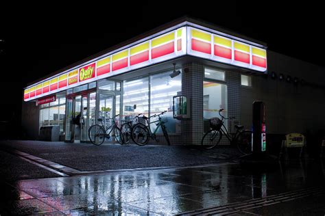 A convenience store in Japan on a rainy night. : r/pics