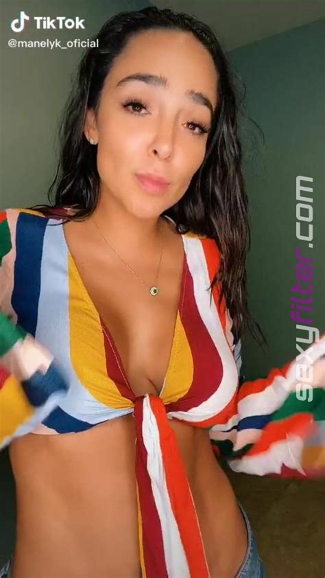 Hot Manelyk González Shows Cleavage in Striped Crop Top sexyfilter