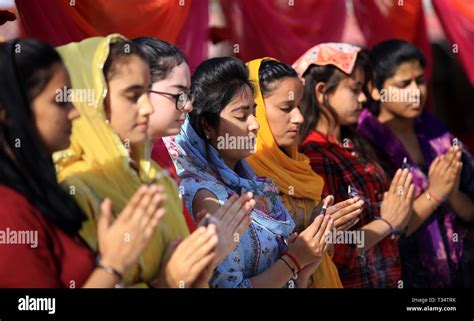 Jammu Indian Controlled Kashmir 6th Apr 2019 Devotees Offer Prayers