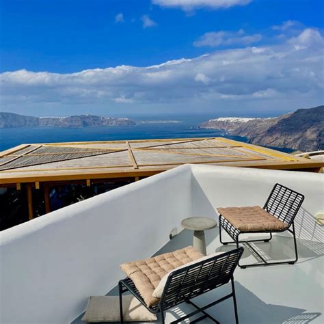 4 Fabulous Santorini Hotels With A View | TravelAwaits