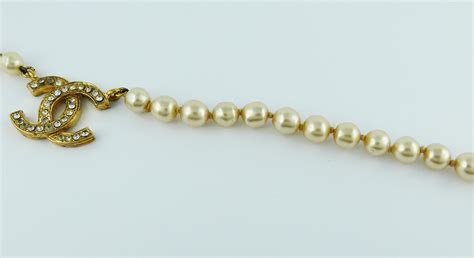 Chanel Vintage Pearl Necklace With Crystal Cc Logo At Stdibs Chanel