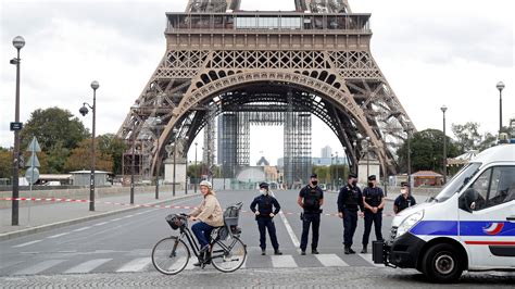 Eiffel Tower Briefly Evacuated After Bomb Threat - The New York Times