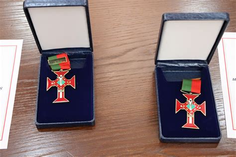 Medalha de bons serviços para o ISEKAIS e Carlos Dores Município de Elvas