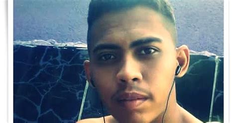 VÍDEO JOVEM É ASSASSINADO PELO MENOS OITO TIROS NO BAIRRO