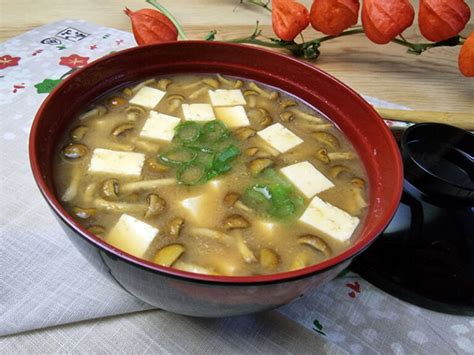 Miso Suppe mit Nameko Pilz Rezept aus der japanischen Küche