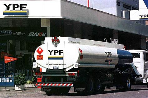 Camión De Reparto De Combustible De Ypf Economía El PaÍs