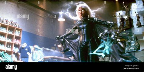 X Men 2000 Halle Berry Fotografías E Imágenes De Alta Resolución Alamy