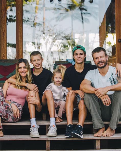 Rodrigo Hilbert Impressiona Ao Construir Carro De Areia Para A Filha Em