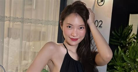 Hot girl 7 thứ tiếng MC Khánh Vy Bố mẹ luôn kéo chân tôi xuống mặt đất Báo Dân trí