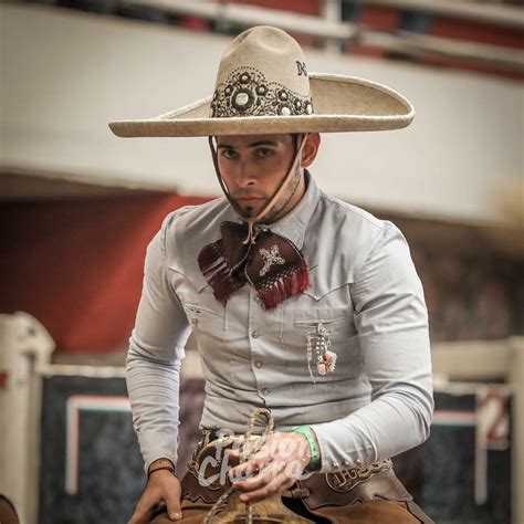 Charro Guapo Zacatecas 2018 Charro Vestidos Tipicos De Mexico