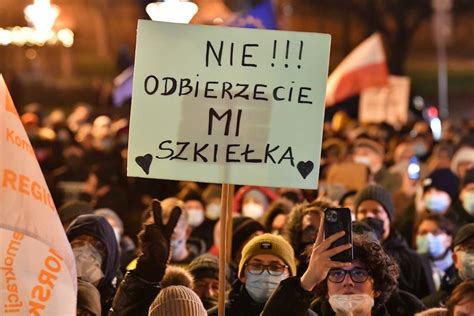 Protesty przeciwko LEX TVN Tysiące ludzi na ulicach miast