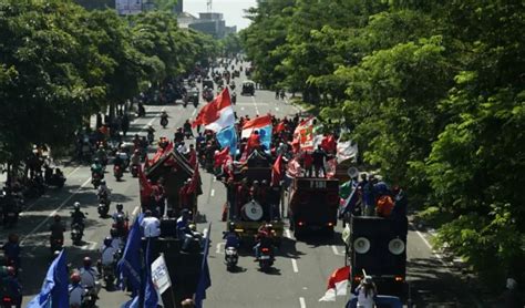 Aksi Ribuan Massa Pada Hari Buruh Di Surabaya Suara Surabaya