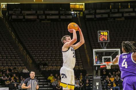 Iowa Junior Payton Sandfort Invited To 2024 NBA Draft Combine Hawk