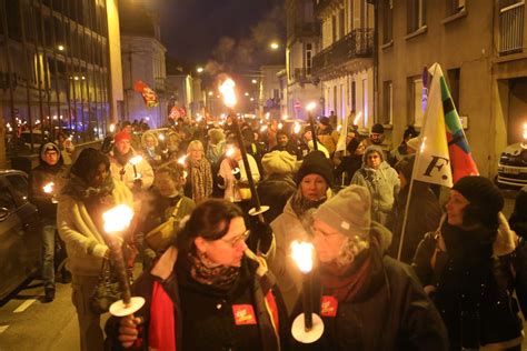 Réforme des retraites 200 personnes à une marche aux flambeaux en