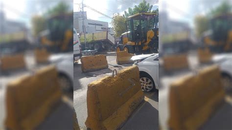 Un camionero se quedó sin frenos y chocó contra un depósito de bebidas