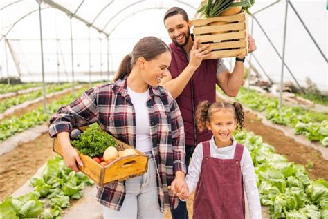 Sustentabilidade E Agricultura Familiar - Saúde alimentar e agricultura com a família na fazenda para ...