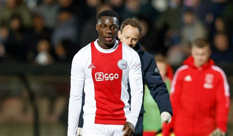 Ajax Vende Mohamed Daramy Ao Stade Reims Da Fran A Futebol Holand S