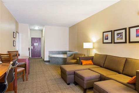 Comfort Suites Twinsburg, OH - See Discounts