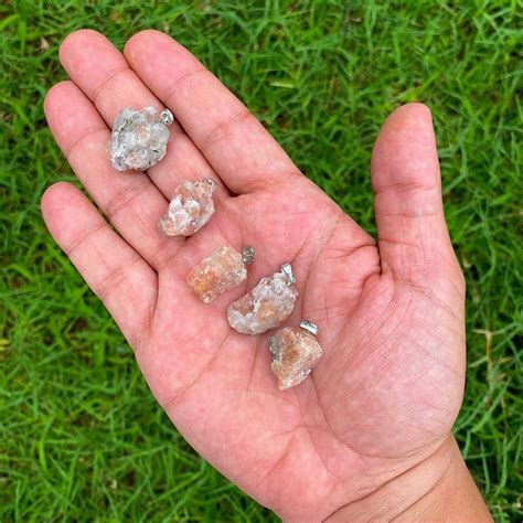 Pingente Pedra do sol bruta Brilho Pessoal e Realização Chamado de Fé