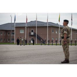 ImagesDéfense Le lieutenant colonel Andrew Ridland ouvre une prise d