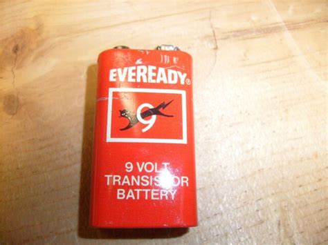 Vintage Eveready Cat 9 Volt Size Battery Union Carbide Red Display