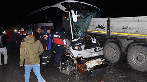 Sivas ta feci kaza Yolcu otobüsü TIR a çarptı 1 ölü çok sayıda