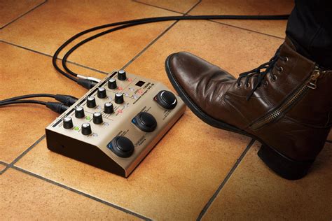 Pedal Efeito De Voz - Boss Pedal de Efeito para Voz e Violão VE-8 Acoustic Singer (com Fonte ...