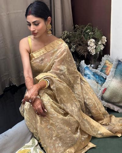 Mouni Roy Got Romantic With Husband Suraj Nambiar On Her First Karva