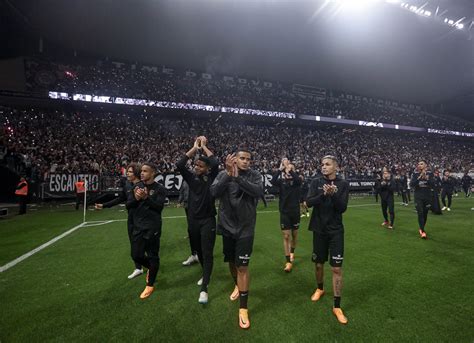 Futebol masculino Timão treina na Neo Química Arena de olho em clássico