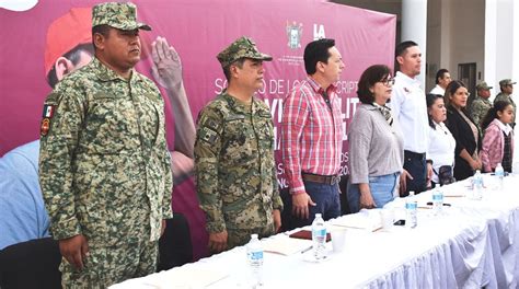 Participan J Venes En Sorteo Del Servicio Militar Nacional En La Paz