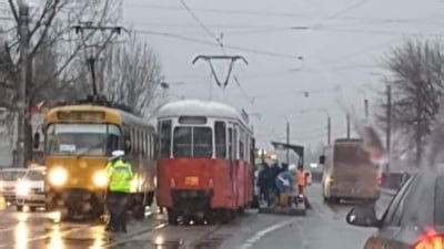 Dou Tinere Din Craiova Au Ajuns La Spital Dup Ce Un Ofer A Intrat Cu