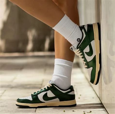 Giày Nike Wmns Dunk Low Vintage Green DQ8580 100