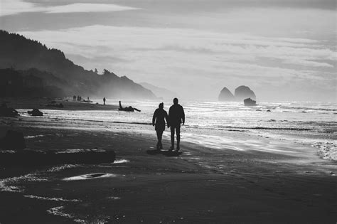 Black And White Beach Wallpapers Top Free Black And White Beach Backgrounds Wallpaperaccess