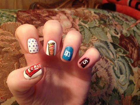 WeeklyWackyNails: Candy Nail Art