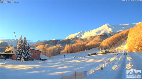 La Neve Torna A Dare Spettacolo Bianco Risveglio Domenicale Per L