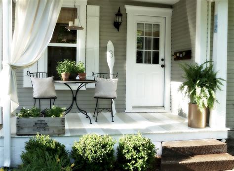 Wonderful Tiny Front Porch Decorating Ideas On A Budget Freshouz