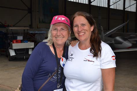 À l aérodrome d Issoudun les femmes pilotes se rassemblent et s entraident