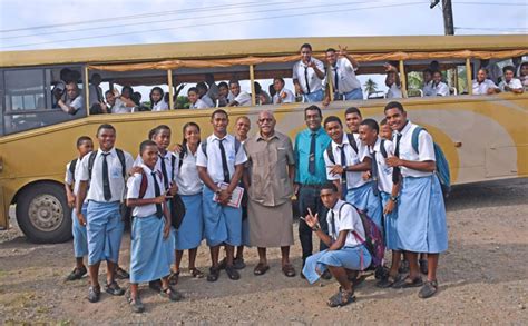 prime minister sitiveni rabuka visits   school