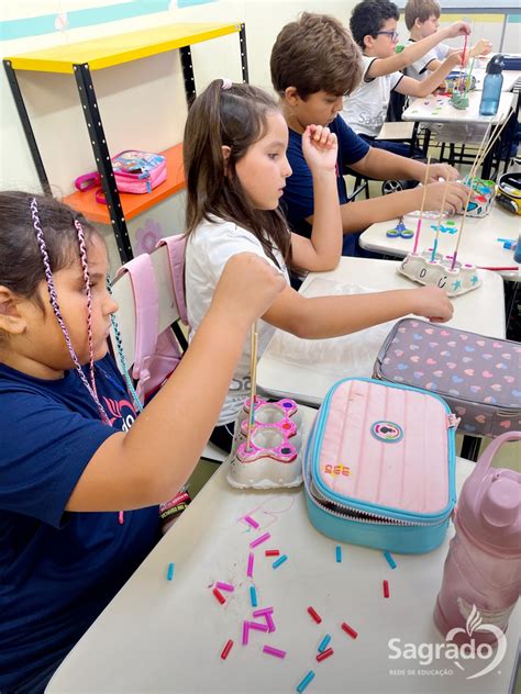 Descobrindo O Baco Os Estudantes Do Ano Do Ensino Fundamental